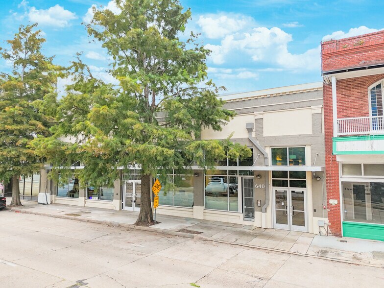 Primary Photo Of 640 Main St, Baton Rouge Storefront Retail Residential For Lease