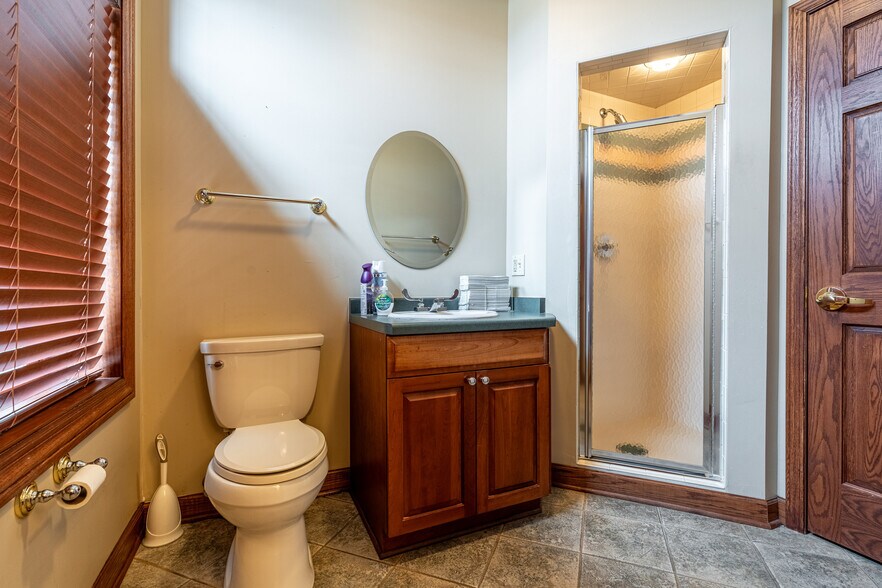 More Photos Of 1303 Macom Dr, Naperville Medical For Lease