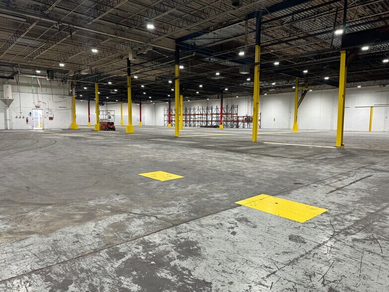 More Photos Of 100 Main St, Tullytown Warehouse For Lease