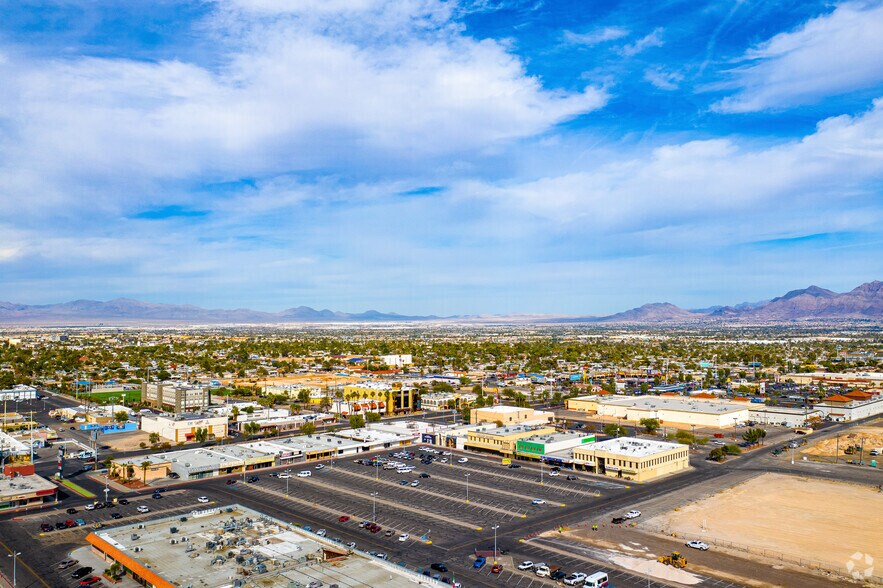More Photos Of 953 E Sahara Ave, Las Vegas Freestanding For Lease