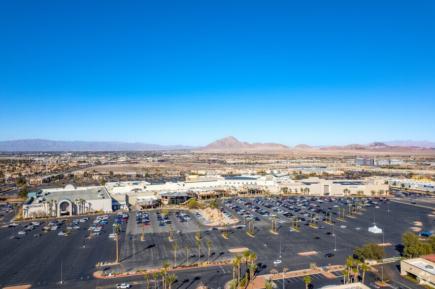 More Photos Of 1300 W Sunset Rd, Henderson General Retail For Lease