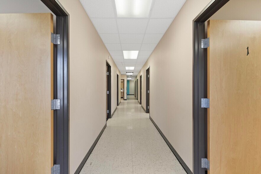 More Photos Of 327 E Airport Dr, Carthage Medical For Sale