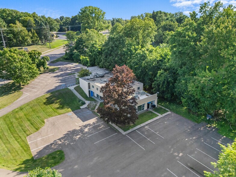 More Photos Of 2532 Spring Arbor Rd, Jackson Medical For Sale