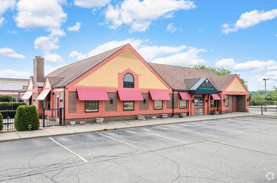 Primary Photo Of 13100 Hall Rd, Sterling Heights Restaurant For Lease