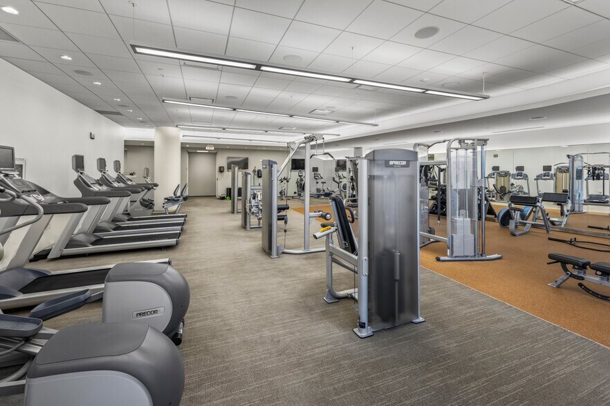 More Photos Of 7940 Jones Branch Dr, McLean Office For Lease