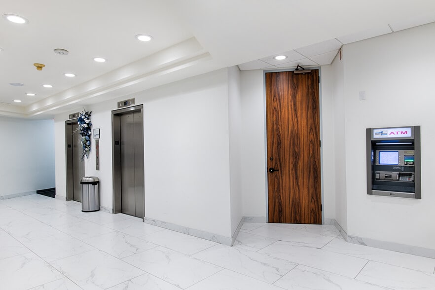 More Photos Of 8200 Brookriver Dr, Dallas Unknown For Lease