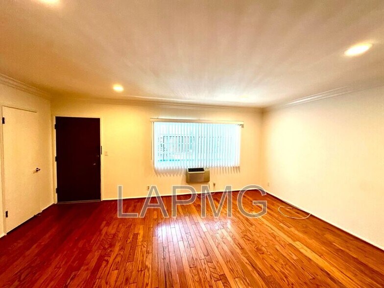 More Photos Of 8130 Norton Ave, West Hollywood Apartments For Sale