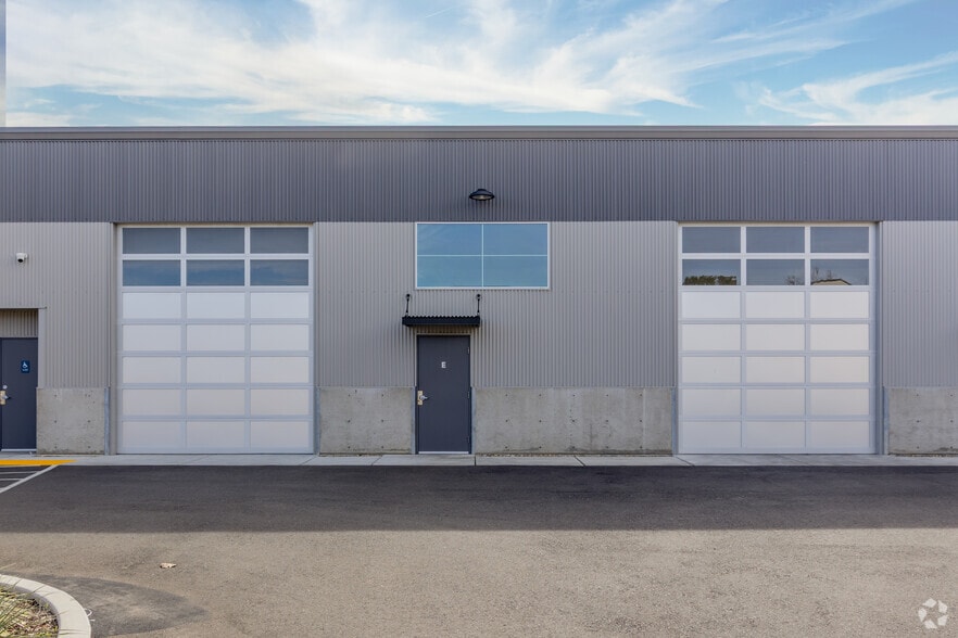 More Photos Of 614 Cantrill Dr, Davis Warehouse For Lease