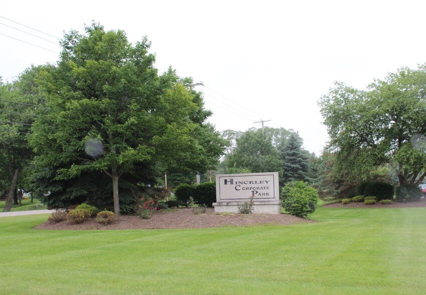 More Photos Of 2557-2571 Center Rd, Hinckley Warehouse For Lease