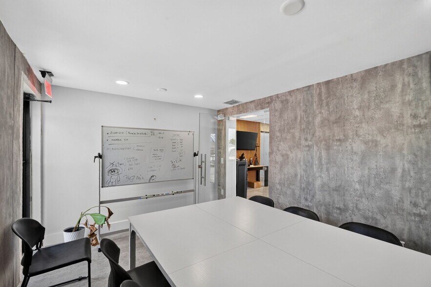 More Photos Of 16811 NE 6th Ave, Miami Office For Sale