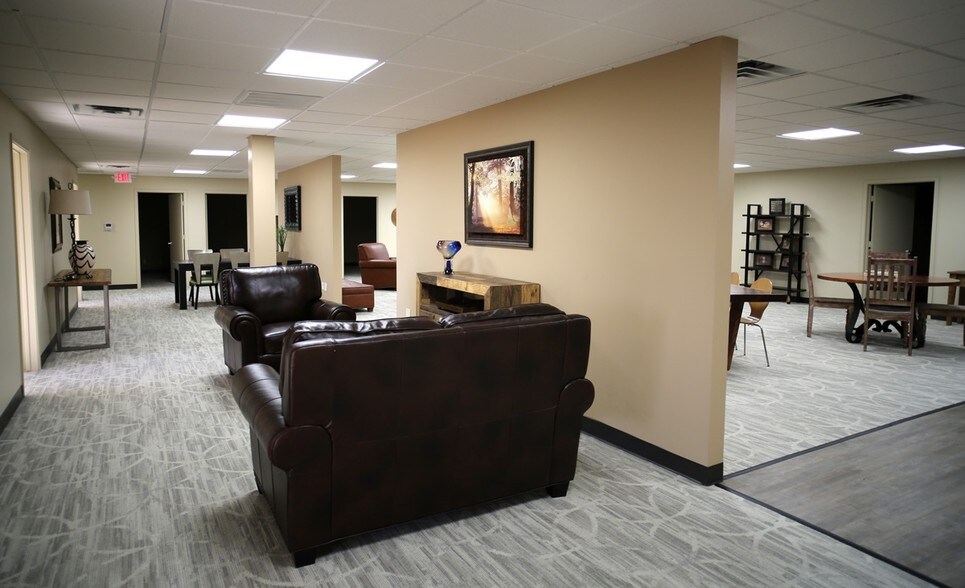 More Photos Of 6125 Airport Fwy, Haltom City Office For Lease