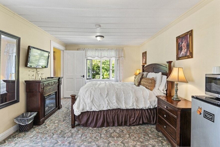 More Photos Of 620 El Salto Dr, Capitola Hospitality For Sale
