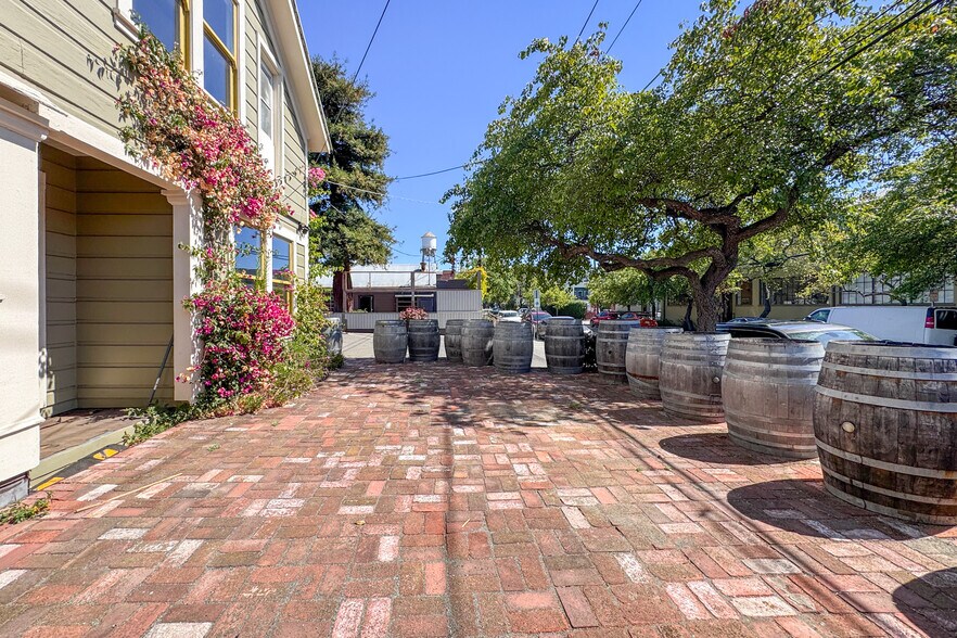 More Photos Of 5874 Doyle St, Emeryville Office For Sale