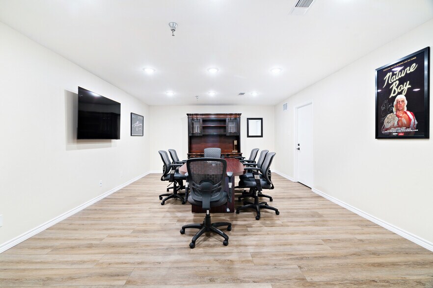 More Photos Of 3790 Lamar Ave, Paris Warehouse For Sale