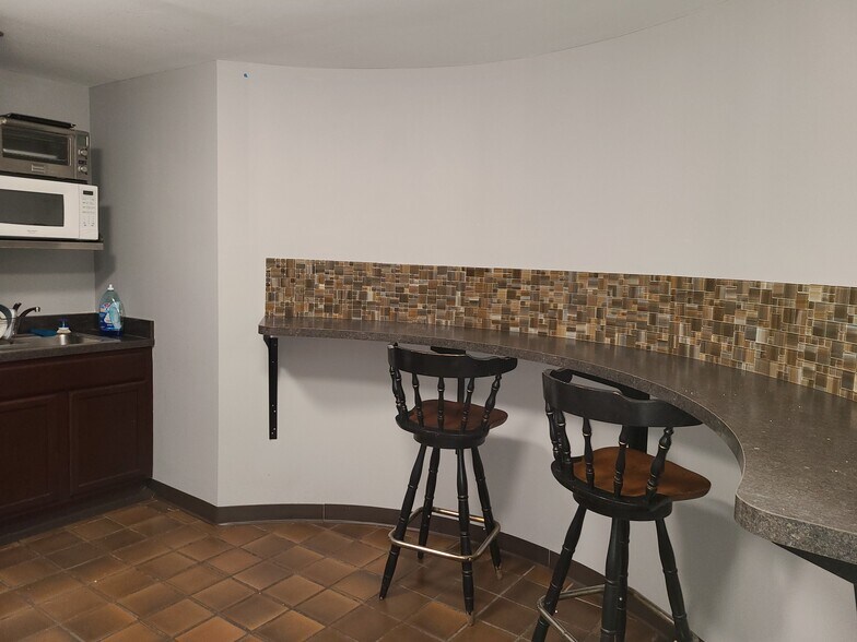 More Photos Of 6780 Southwest Ave, Saint Louis Flex For Lease