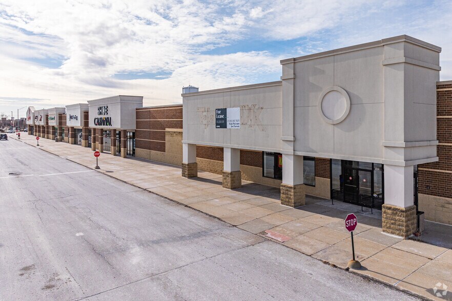 More Photos Of 352-362 Randall Rd, South Elgin Freestanding For Lease