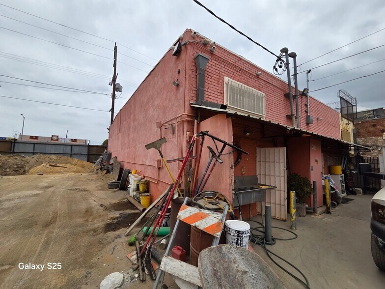 More Photos Of 4520 S Western Ave, Los Angeles General Retail For Sale