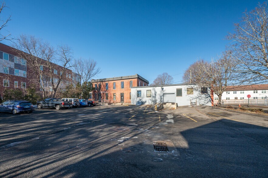 More Photos Of 126 Franklin St, Torrington Light Manufacturing For Sale