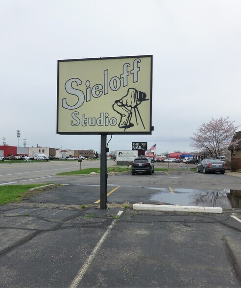 More Photos Of 36366 Groesbeck Hwy, Clinton Township Freestanding For Sale