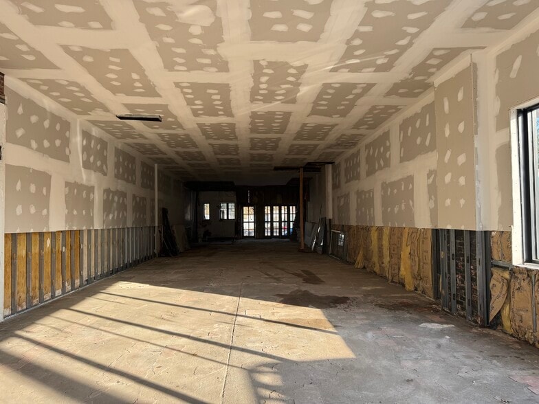 More Photos Of 12 Northern Blvd, Great Neck Storefront For Sale