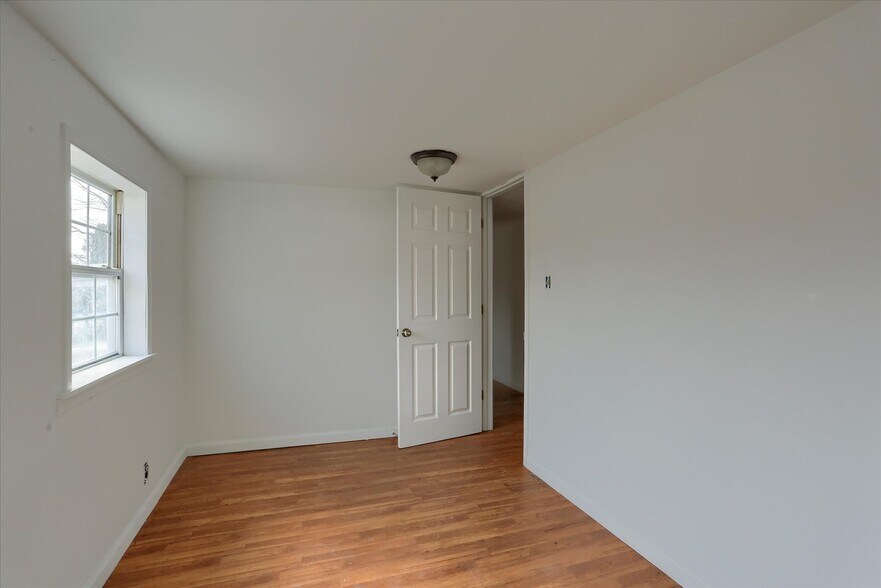 More Photos Of 145 Chamberlaine Ave, Pottsville Restaurant For Sale