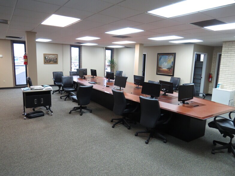 More Photos Of 2111 W Lincoln Hwy, Merrillville Loft Creative Space For Lease