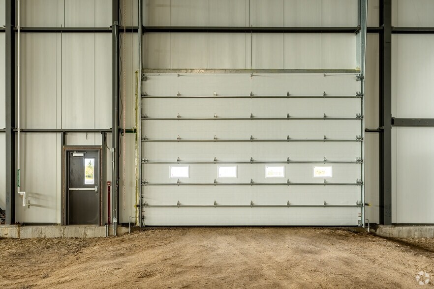 More Photos Of 8100 Rue Armand-Viau, Québec Industrial For Lease