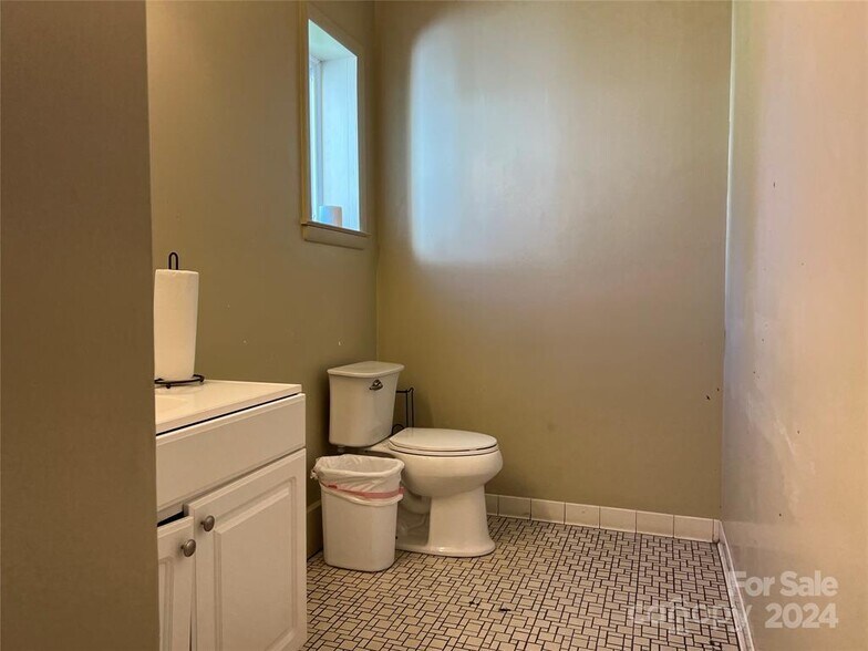 More Photos Of 604 Clark Dr, Lincolnton General Retail For Sale