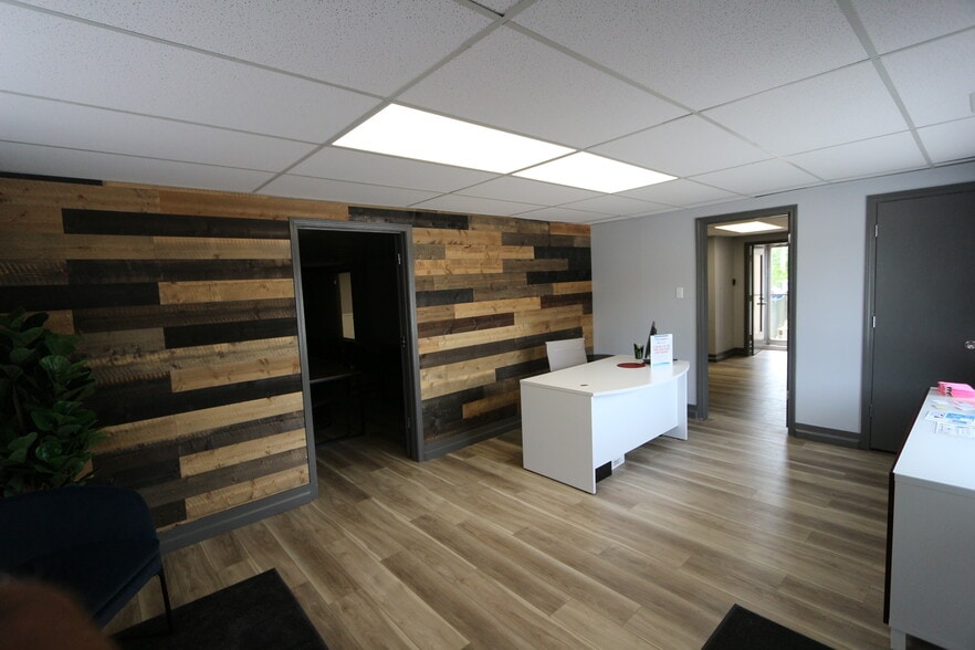 More Photos Of 1500-1502 S Big Bend Blvd, Richmond Heights Office For Sale
