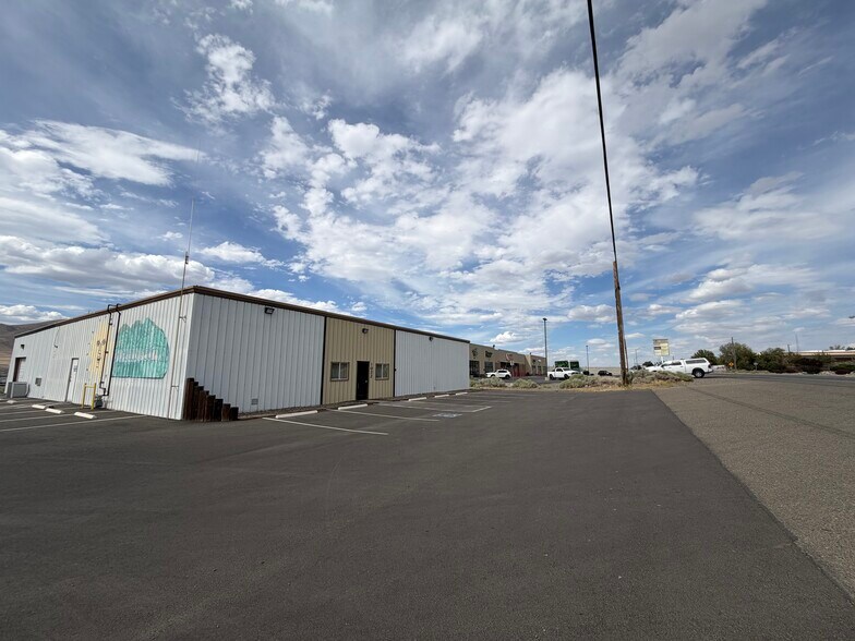 Primary Photo Of 1022 Grass Valley Rd, Winnemucca General Retail For Sale