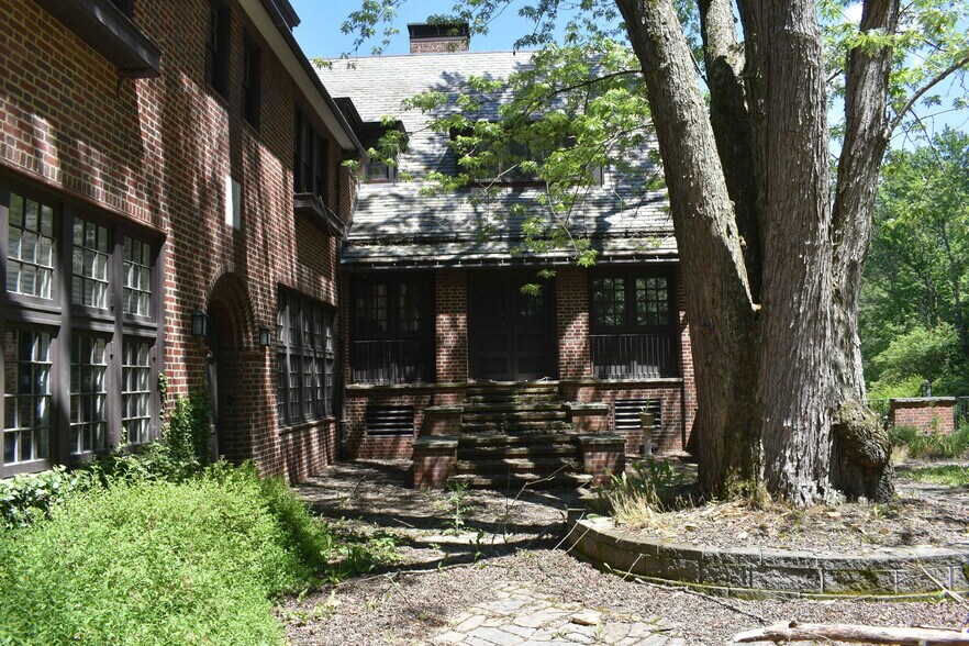 More Photos Of 9 Park Pl, Corning Specialty For Sale