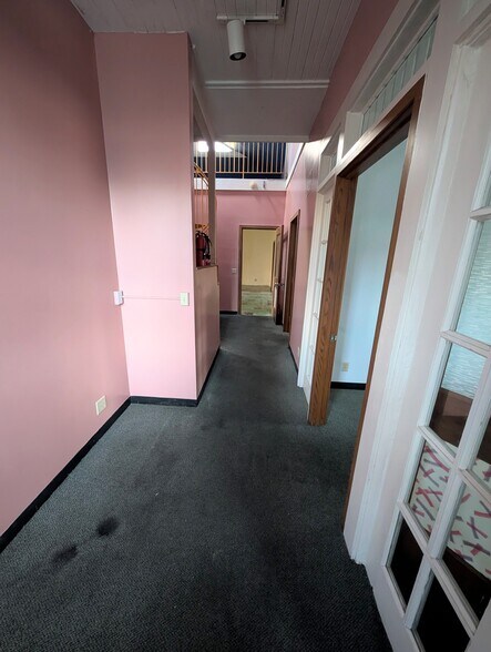 More Photos Of 894 Queen St, Honolulu Storefront Retail Office For Lease