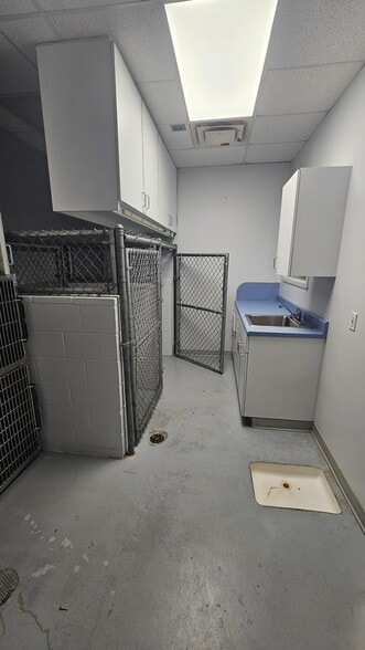More Photos Of 6460 Atlanta Hwy, Alpharetta Veterinarian Kennel For Sale