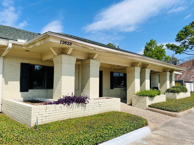 More Photos Of 12623 Jones Rd, Houston Medical For Sale