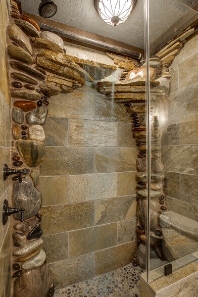 More Photos Of 315 Commercial St, Leavenworth Hotel For Sale