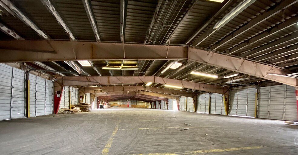 More Photos Of 1850 Production Dr, Indianapolis Truck Terminal For Lease
