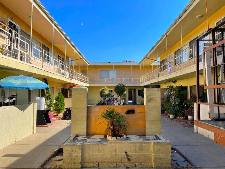More Photos Of 6956 Kester Ave, Van Nuys Apartments For Sale