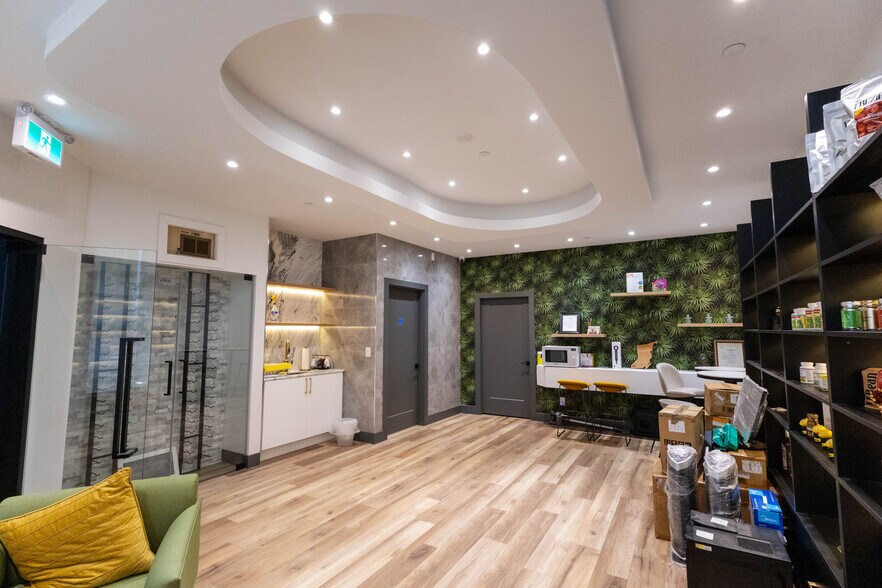 More Photos Of 3871 N Fraser Way, Burnaby Showroom For Sale