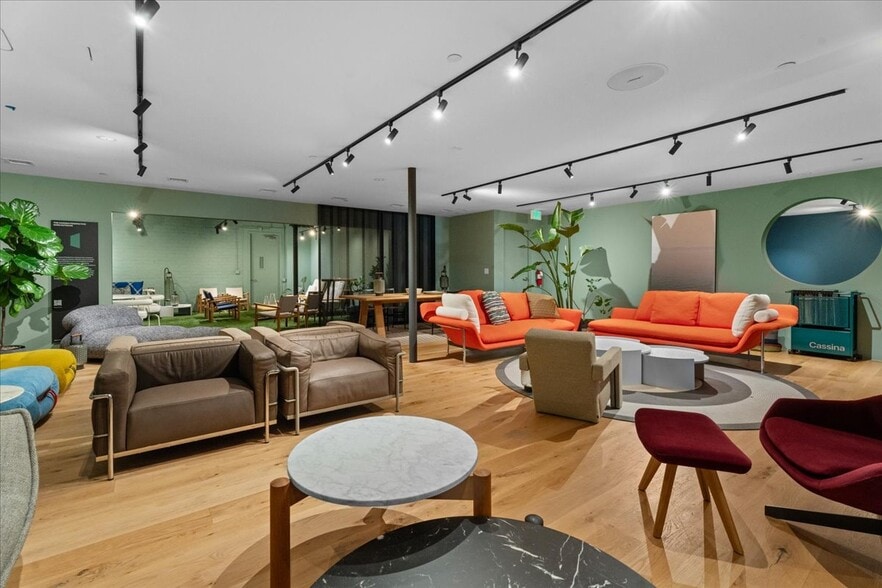 More Photos Of 145 N Robertson Blvd, West Hollywood Storefront For Sale