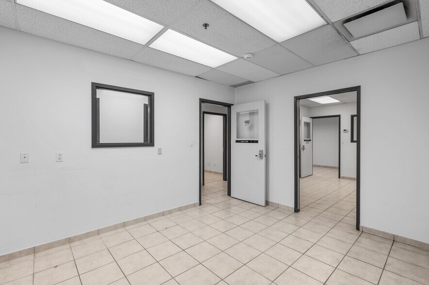 More Photos Of 3871 N Fraser Way, Burnaby Showroom For Lease