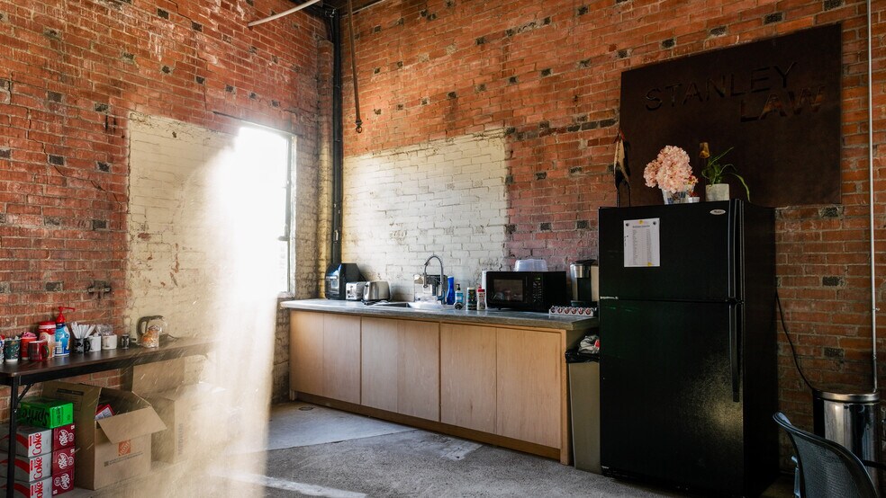 More Photos Of 10 N Milby St, Houston Warehouse For Lease