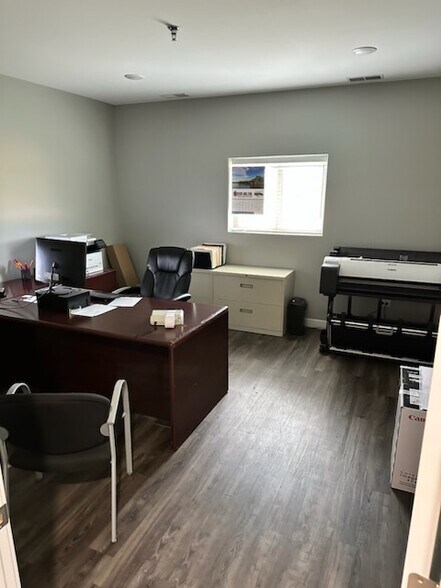More Photos Of 24145 S La Grange Rd, Frankfort Manufacturing For Sale
