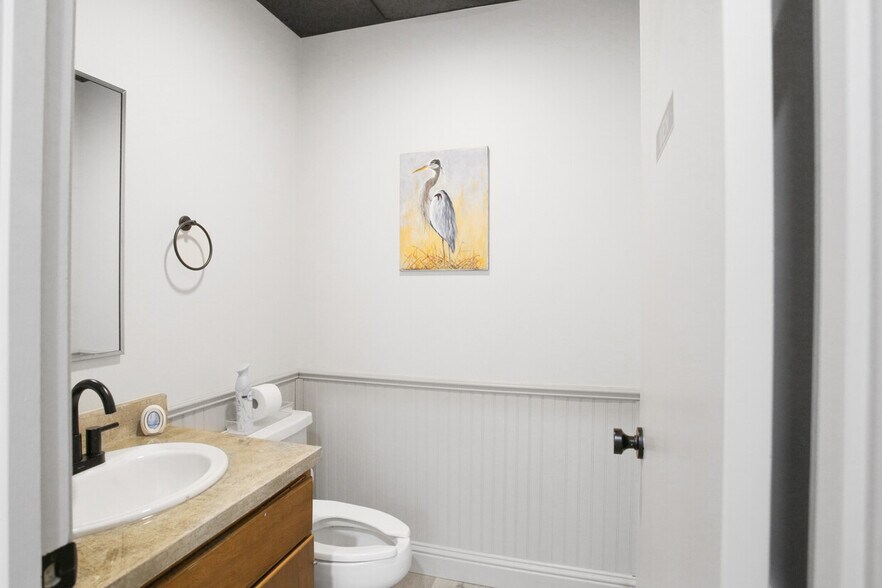 More Photos Of 825 W Prien Lake Rd, Lake Charles Medical For Sale