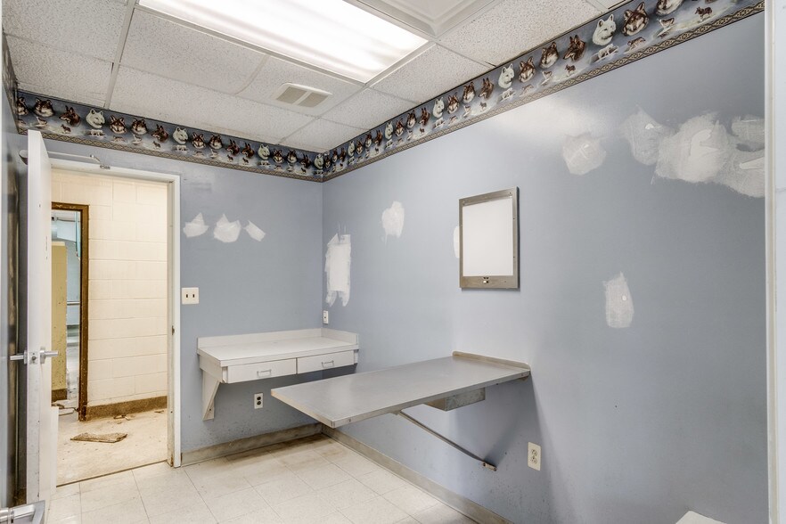 More Photos Of 5410 Allen Rd, Allen Park Medical For Sale