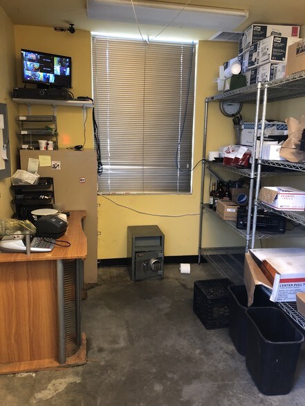 More Photos Of 375 Four Leaf Ln, Charlottesville Office For Lease