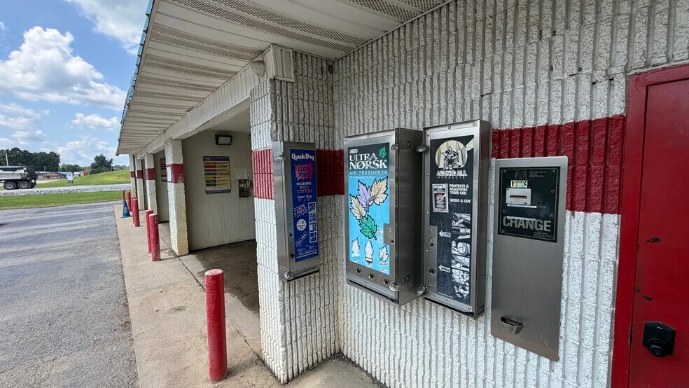 More Photos Of 604 E Vine St, Vienna Carwash For Sale