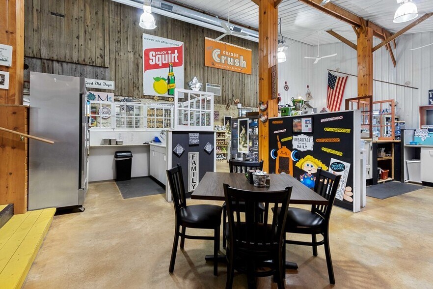 More Photos Of 6216 WI-42, Egg Harbor General Retail For Sale