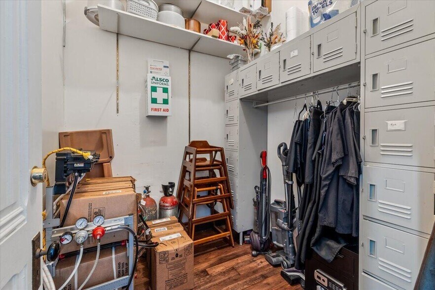 More Photos Of 315 Main St, Ferndale Hotel For Sale