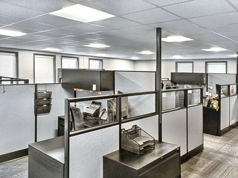 More Photos Of 2435 W Glenwood Ave, Joliet Office For Sale