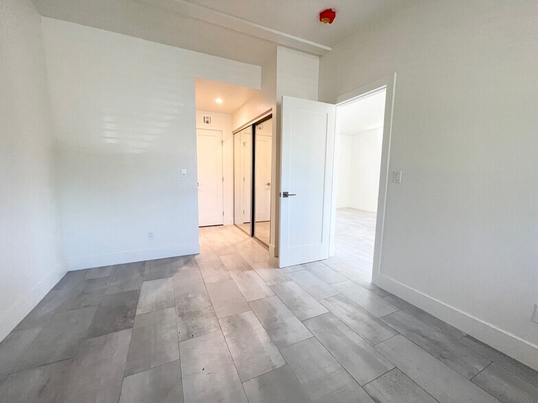 More Photos Of 921-937 Regal Rd, Encinitas Apartments For Sale